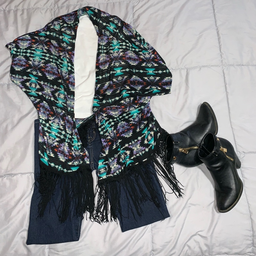 Tribal cardigan with fringes at the bottom